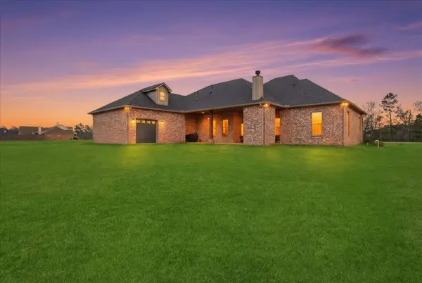 9448 Acadian WAY, Orange, TX 77630