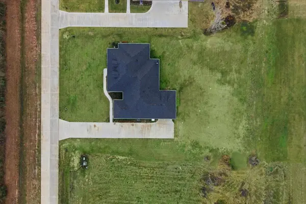 9448 Acadian WAY, Orange, TX 77630