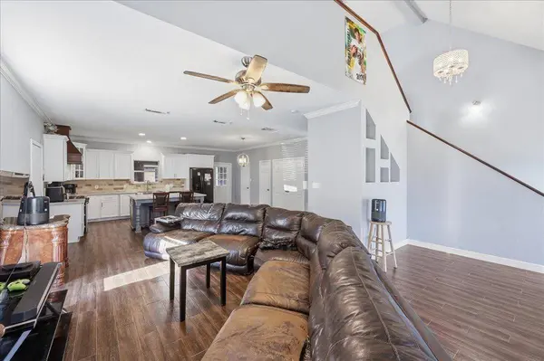 4404 Kitty Chapin, Orange, TX 77632