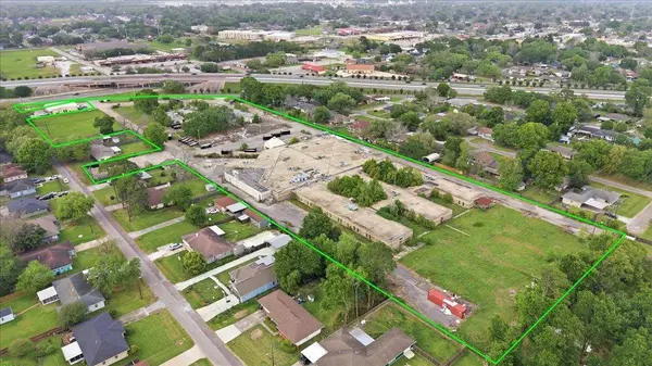 5500 39th St, Groves, TX 77619