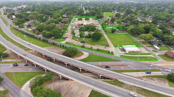 5500 39th St, Groves, TX 77619