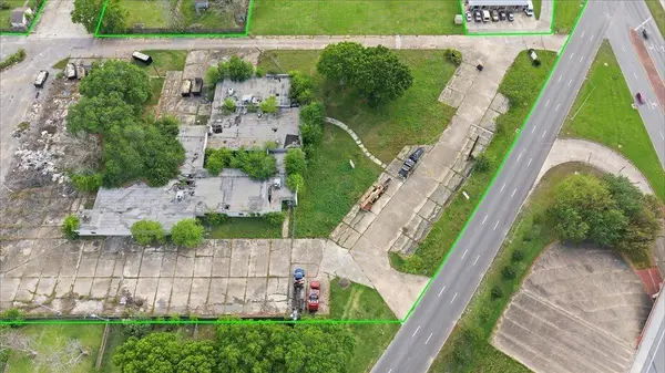 5500 39th St, Groves, TX 77619