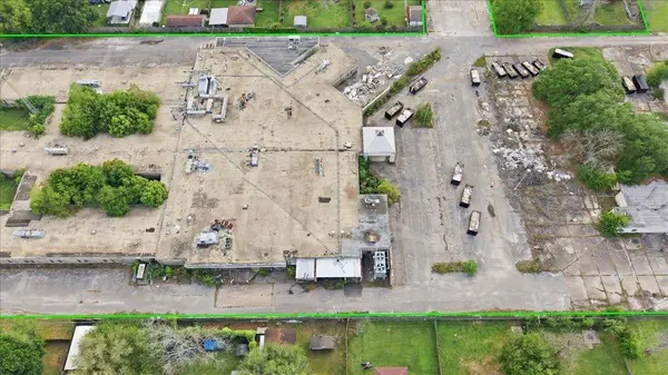 5500 39th St, Groves, TX 77619