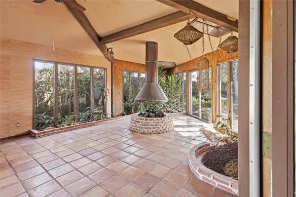 5910 Zenith ST, Beaumont, TX 77706