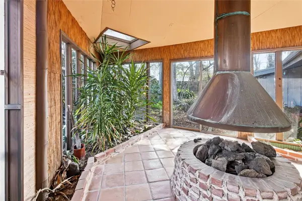 5910 Zenith ST, Beaumont, TX 77706