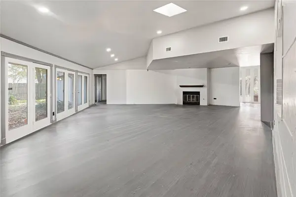 5910 Zenith ST, Beaumont, TX 77706