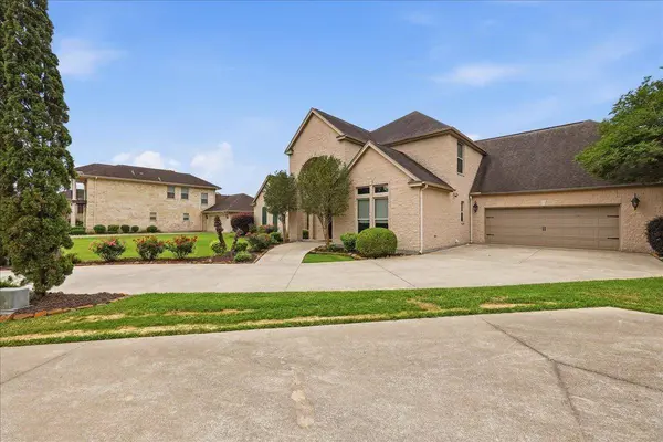 1011 Doornbos Ln, Nederland, TX 77627