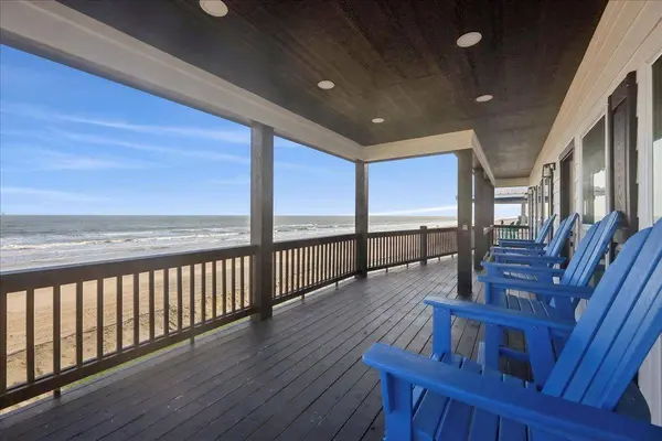 1326 Emerald Dr, Port Bolivar, TX 77650