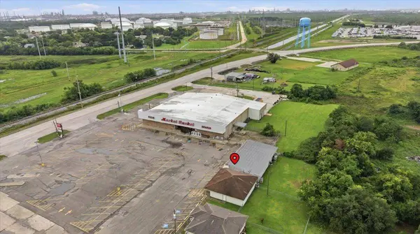 5885 W Port Arthur Rd, Port Arthur, TX 77640