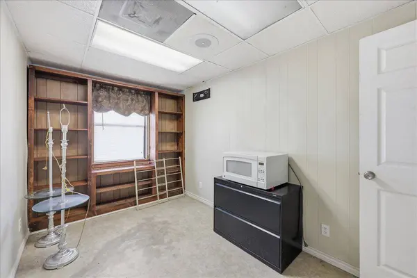 5885 W Port Arthur Rd, Port Arthur, TX 77640