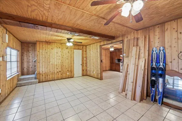 6743 Rainbow Ln, Port Arthur, TX 77642