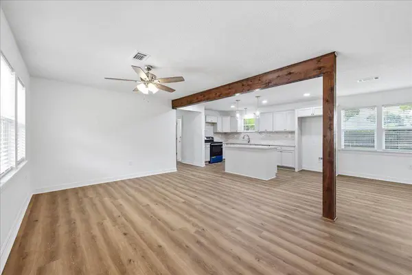 1716 Avenue E, Nederland, TX 77627