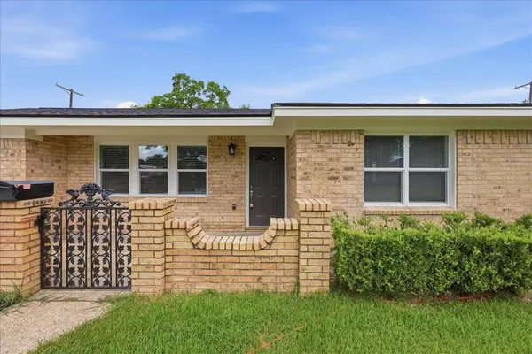 1716 Avenue E, Nederland, TX 77627
