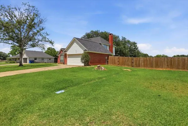 425 Blueberry ST, Bridge City, TX 77611