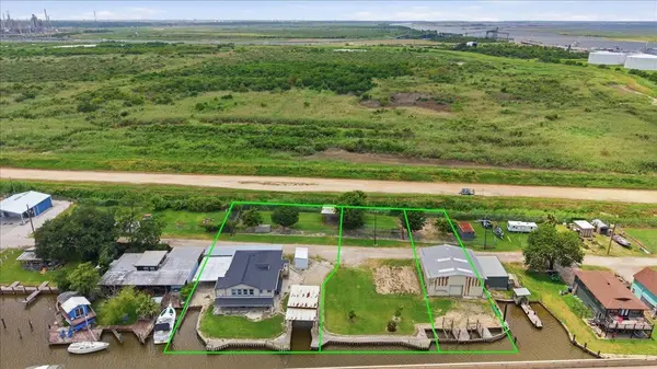 6743 Rainbow LN, Port Arthur, TX 77642