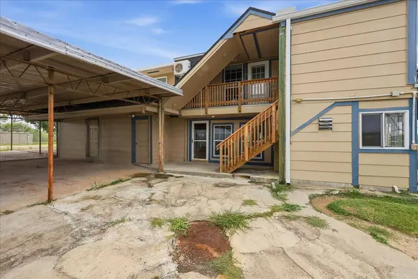 6743 Rainbow LN, Port Arthur, TX 77642