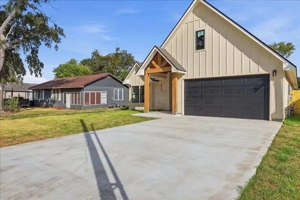 2214 Armstrong Ave, Port Neches, TX 77651