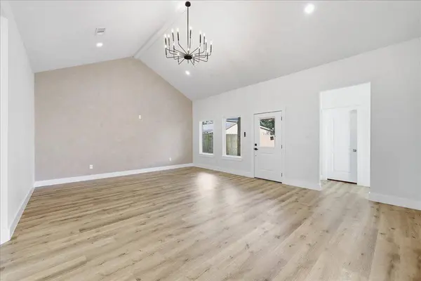 2214 Armstrong Ave, Port Neches, TX 77651