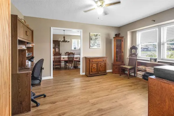 502 Melissa Ct, Port Neches, TX 77651
