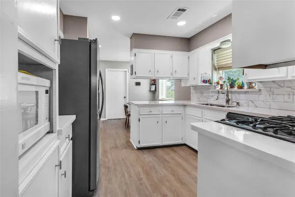 502 Melissa Ct, Port Neches, TX 77651