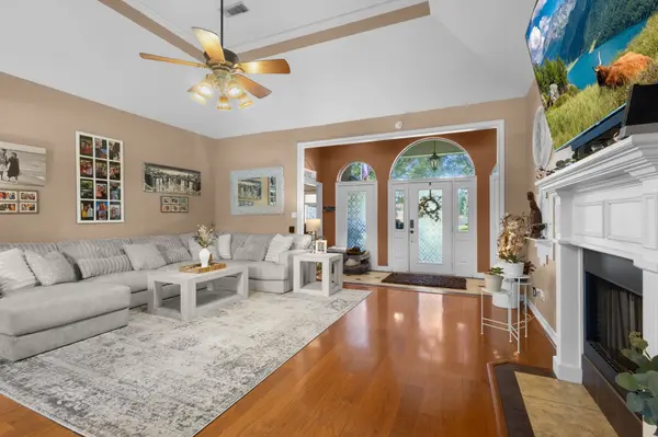1100 Dawnwood, Orange, TX 77632