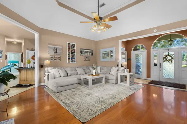 1100 Dawnwood, Orange, TX 77632