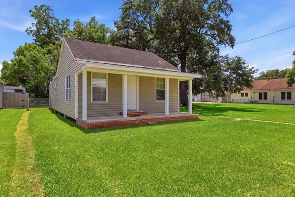 1203 Spurlock, Nederland, TX 77627