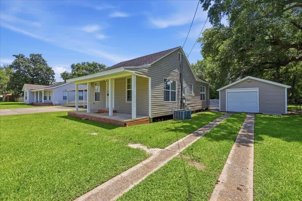 1203 Spurlock, Nederland, TX 77627