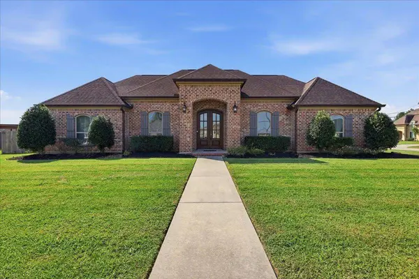 629 Remington, Bridge City, TX 77611