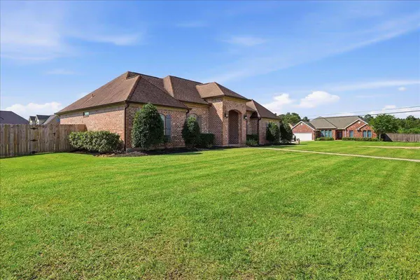 629 Remington, Bridge City, TX 77611