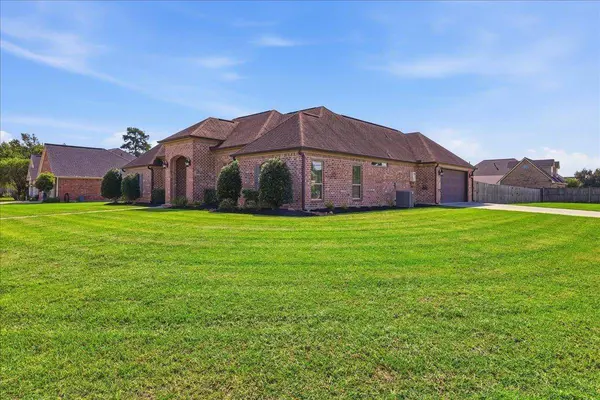 629 Remington, Bridge City, TX 77611