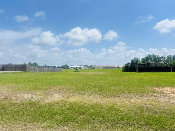 205 Potomac Drive, Bridge City, TX 77611