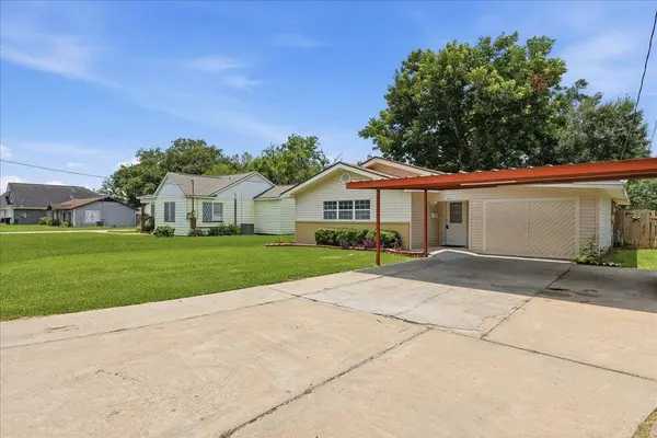 2524 AVE B, Nederland, TX 77627