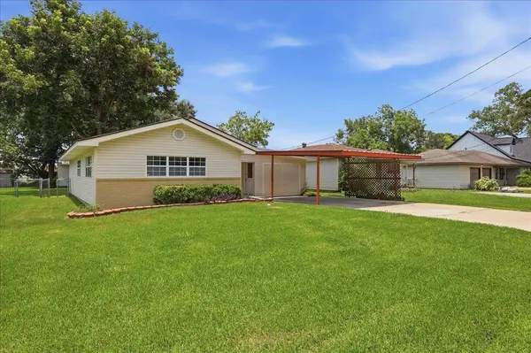 2524 AVE B, Nederland, TX 77627