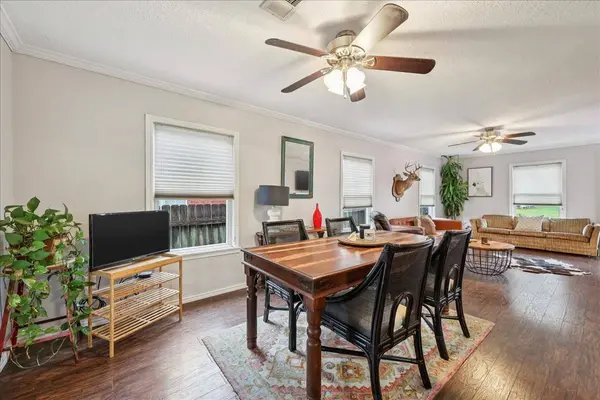 1118 West DR, Port Neches, TX 77651