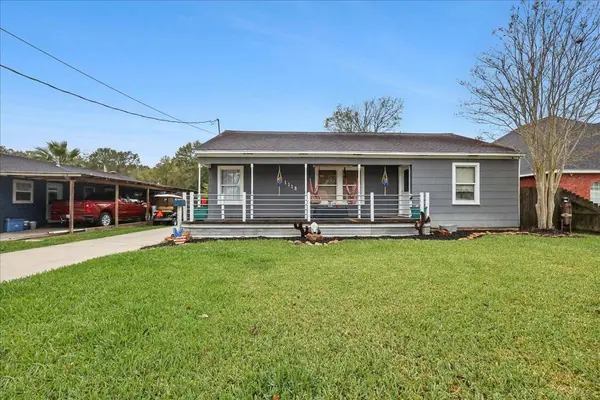 1118 West DR, Port Neches, TX 77651