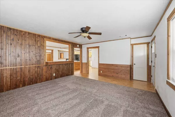 2003 Gary AVE, Nederland, TX 77627