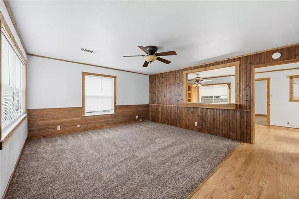 2003 Gary Ave, Nederland, TX 77627