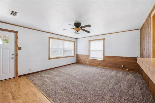 2003 Gary AVE, Nederland, TX 77627