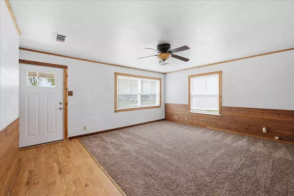 2003 Gary Ave, Nederland, TX 77627