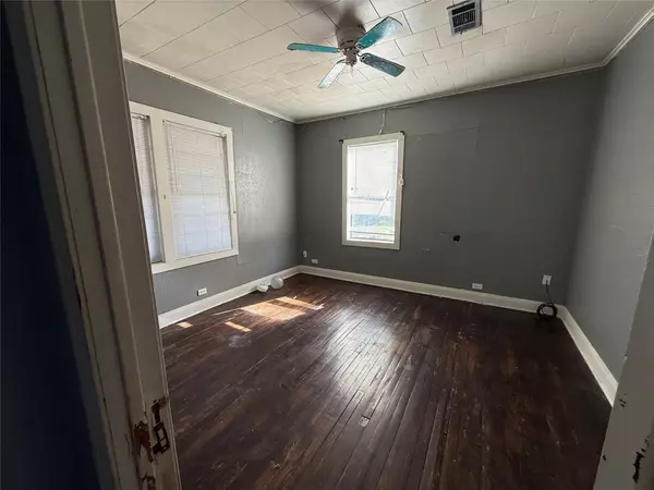 312 S 15th ST, Nederland, TX 77627