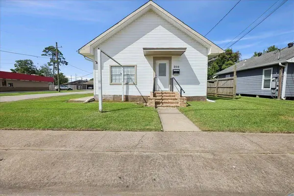 203 N 14th, Nederland, TX 77627