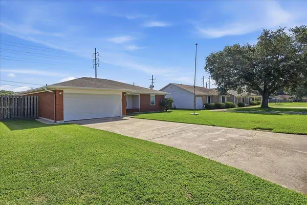 1508 N 12th, Nederland, TX 77627