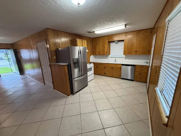 224 S 35th, Nederland, TX 77627