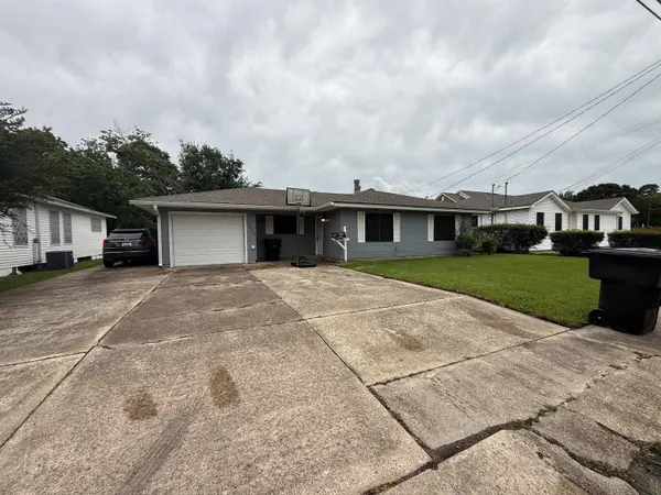 1815 HELENA AVE, Nederland, TX 77627