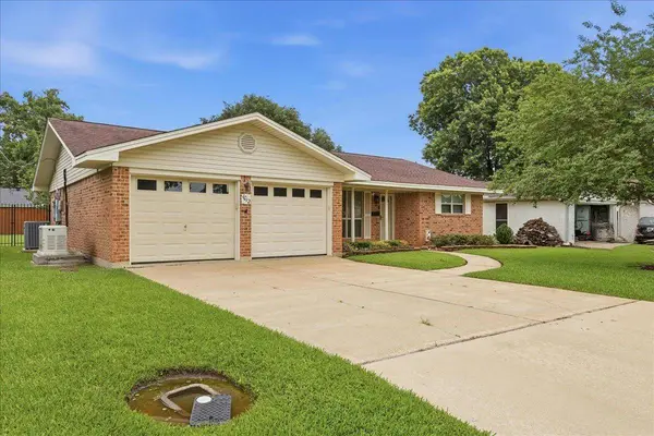 1012 Mimosa Drive, Nederland, TX 77627