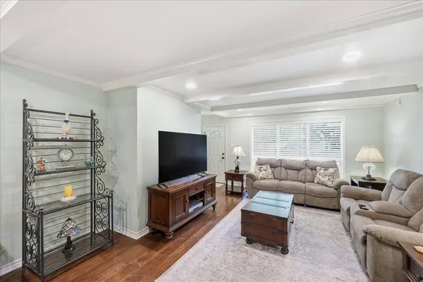 1012 Mimosa DR, Nederland, TX 77627