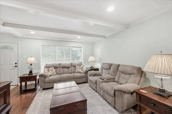 1012 Mimosa Drive, Nederland, TX 77627