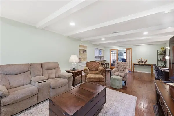1012 Mimosa DR, Nederland, TX 77627