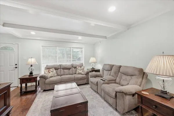 1012 Mimosa DR, Nederland, TX 77627
